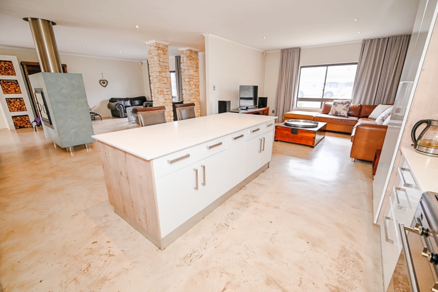 5 Bedroom Property for Sale in Vierlanden Western Cape
